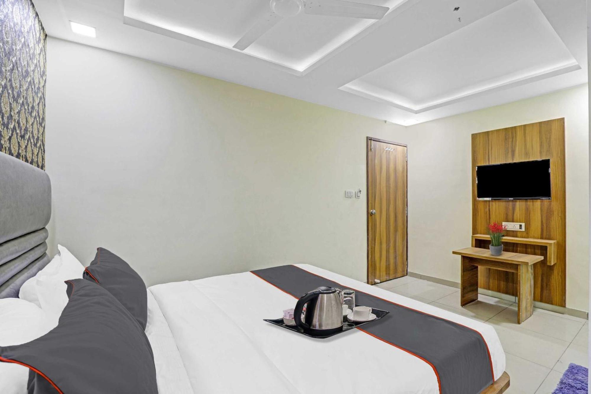 Hotel O Hill View Vadodara Bagian luar foto